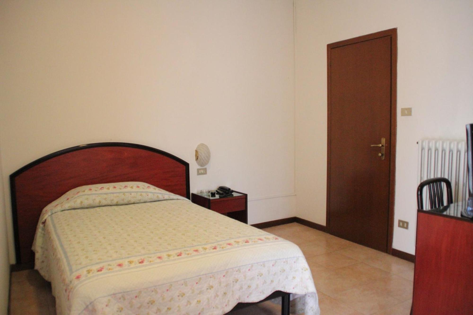Nuovo Hotel San Martino Snc กาเซเลกคิโอ ดี เรโน ห้อง รูปภาพ